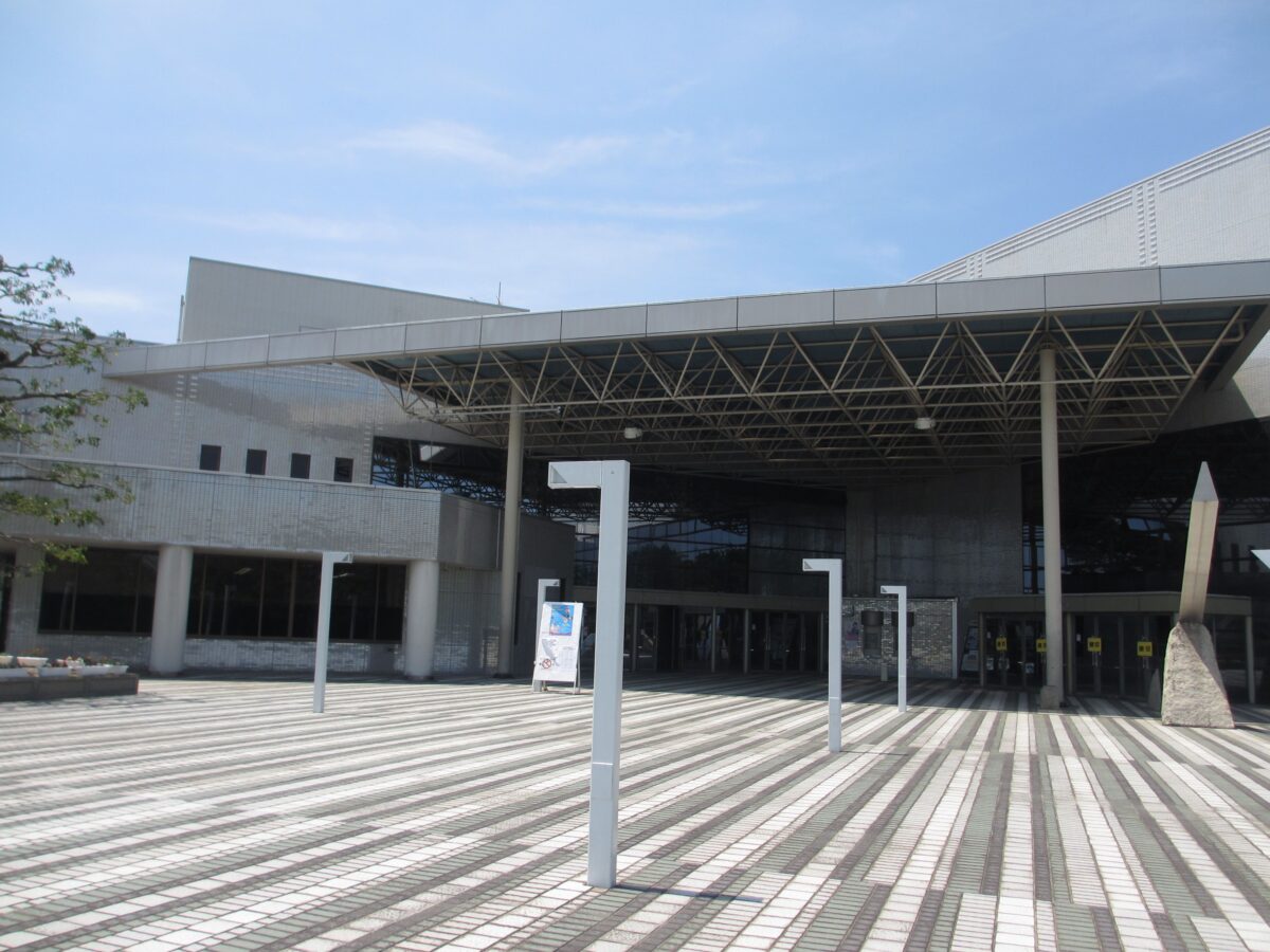 愛知県の江南市民文化会館の外観写真