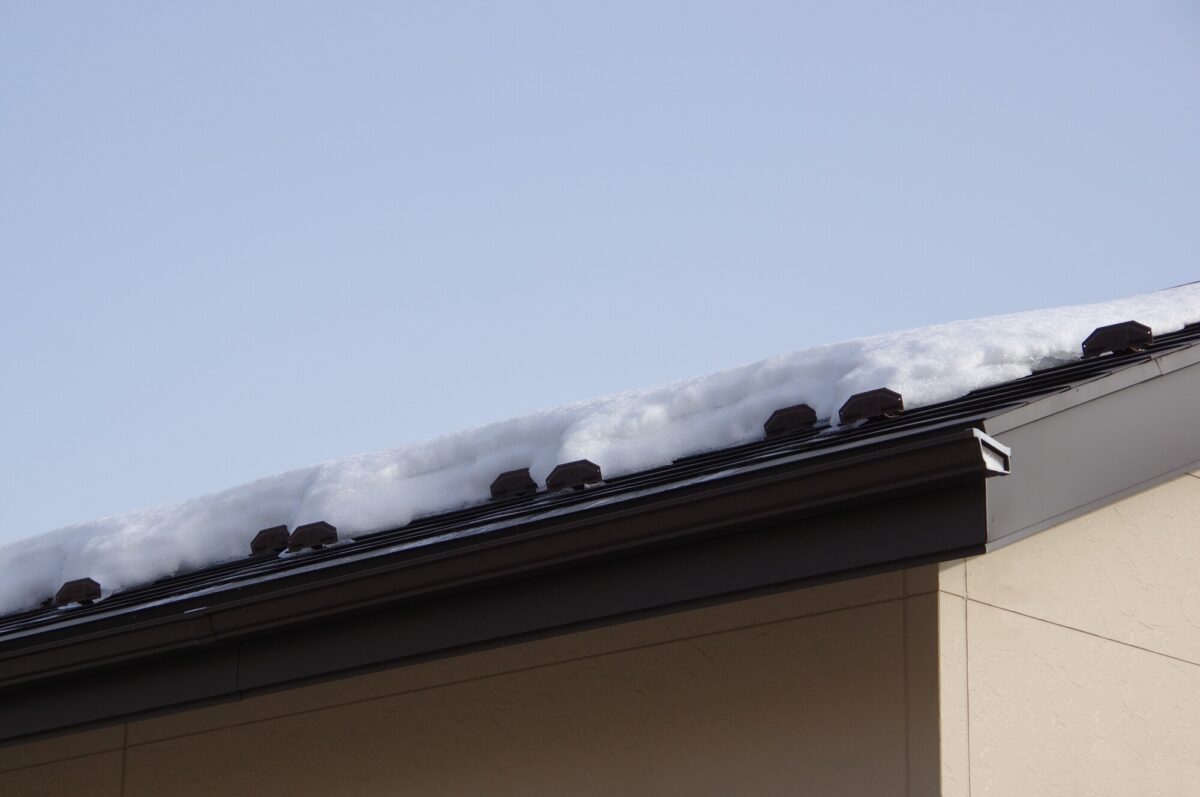 寒波にそなえて！屋根に取り付ける「雪止め」とは？ アイチャッチ